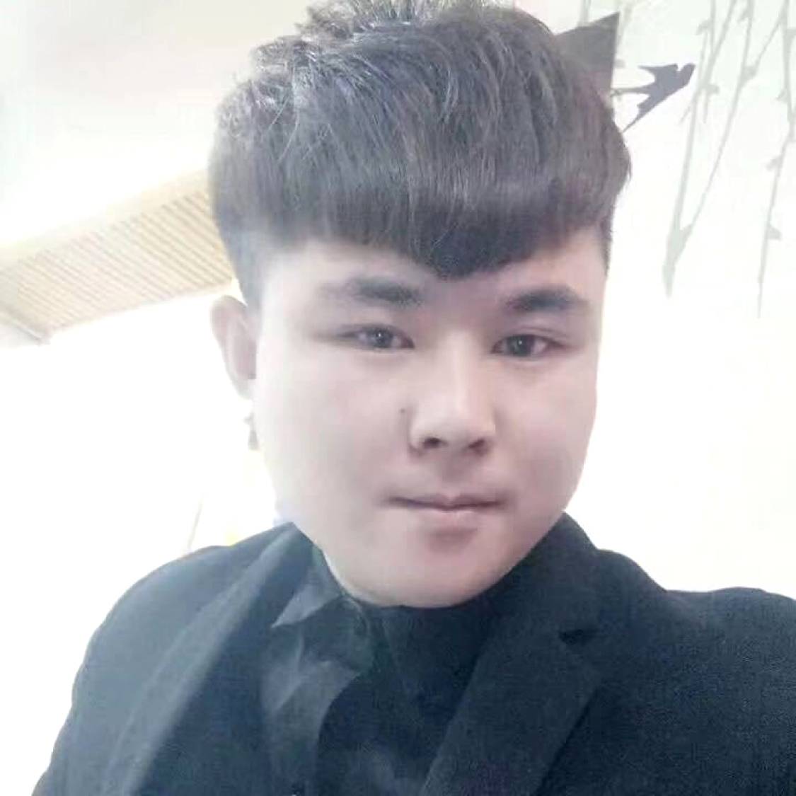 呦呵。 来了老妹的照片