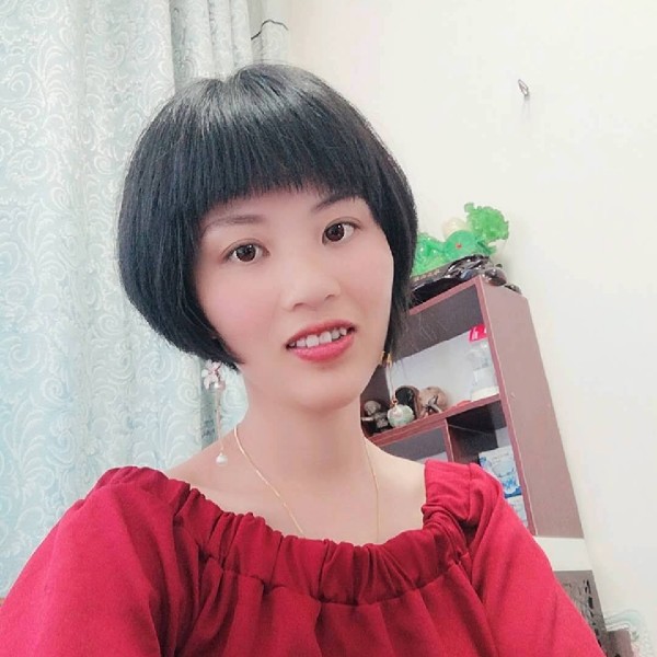 落寞蹙眉思恋的照片