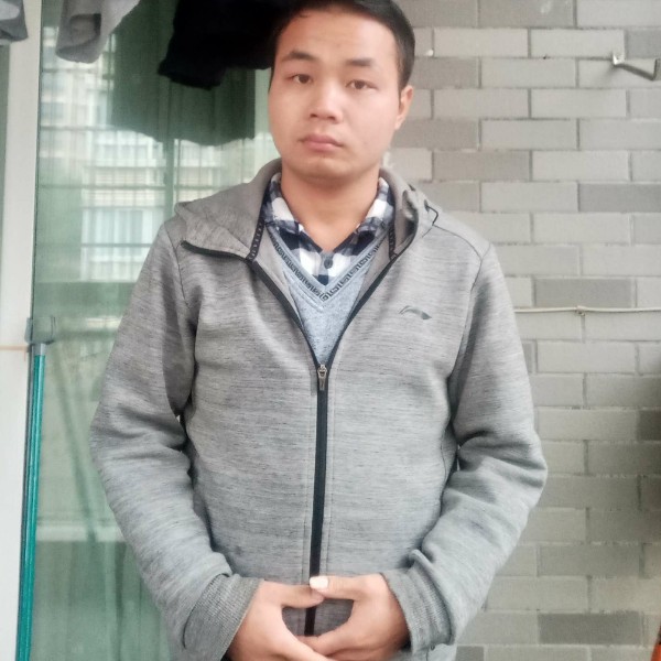 晨阳拿稳重的照片