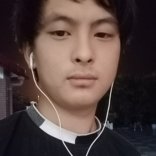 鸡翅拿稳重的照片