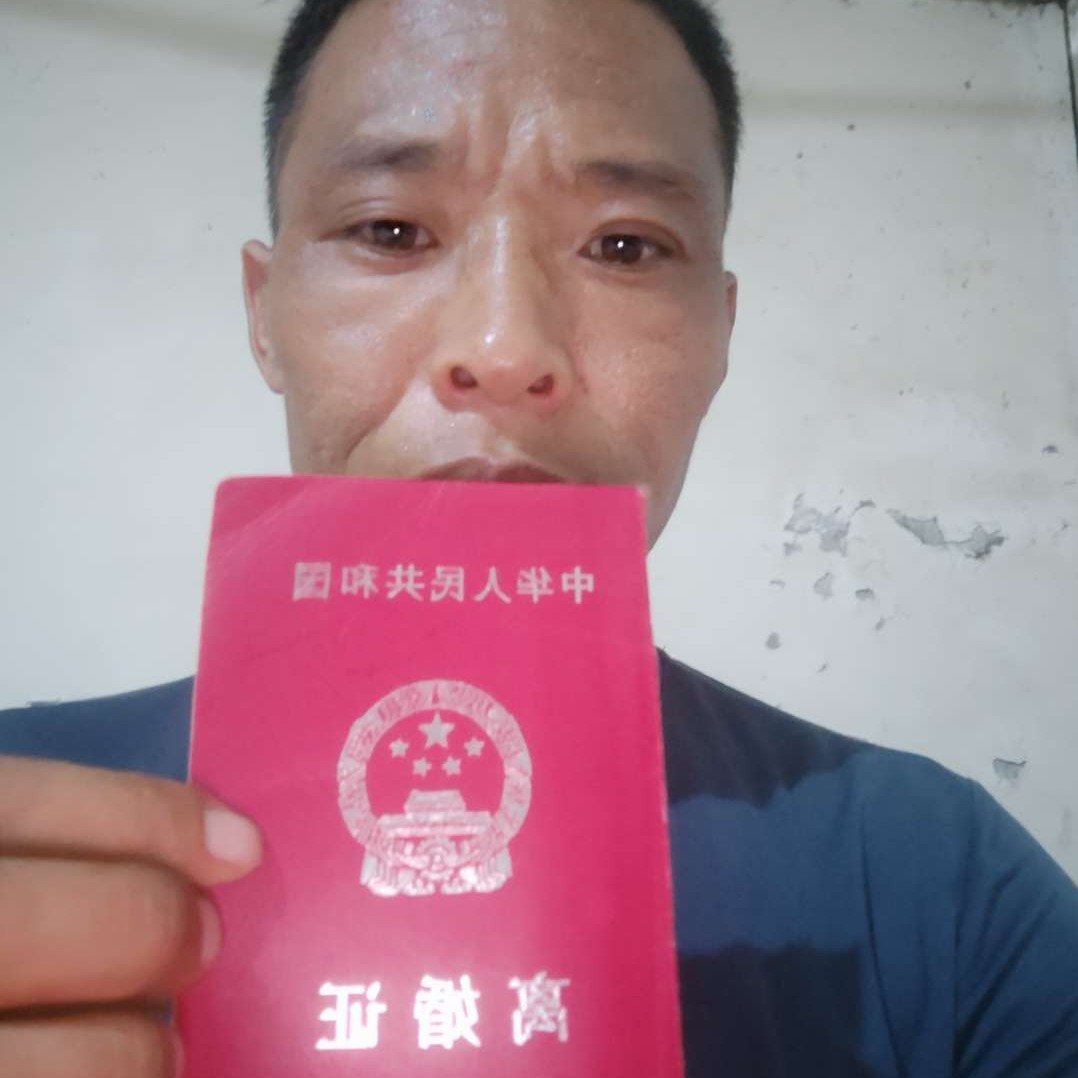 幸福闻溪流的照片