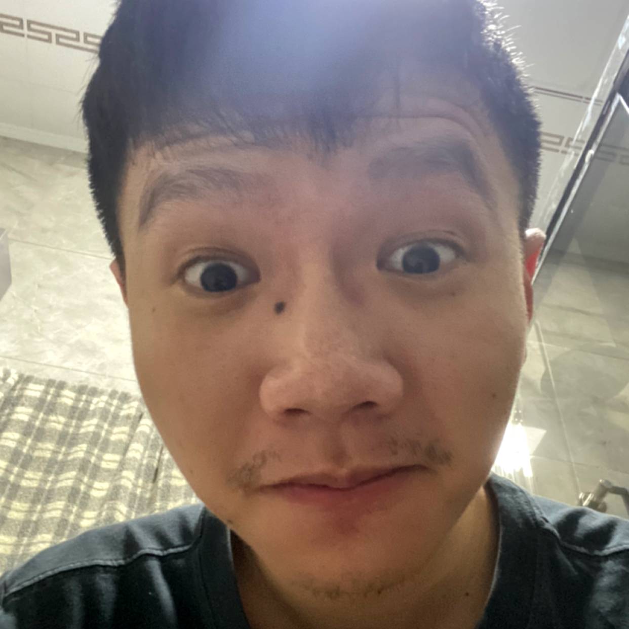 无辜迎黑夜的照片