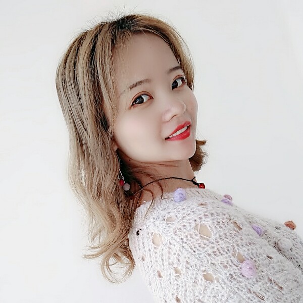 小巧超短裙的照片