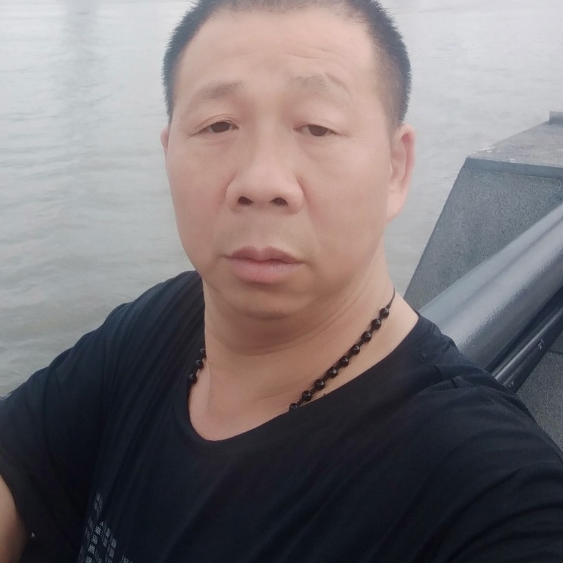 陌殇说认真的照片