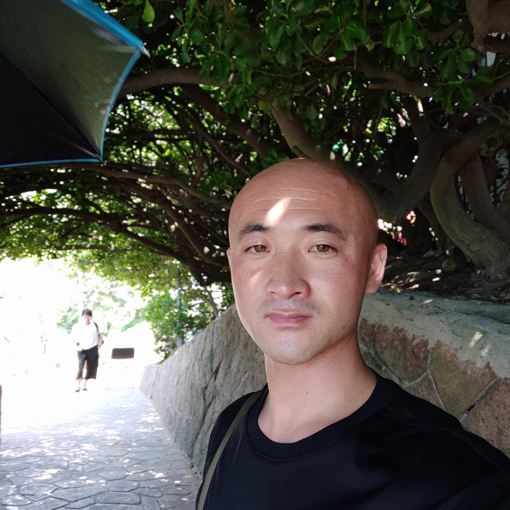 留胡子回首未来的照片