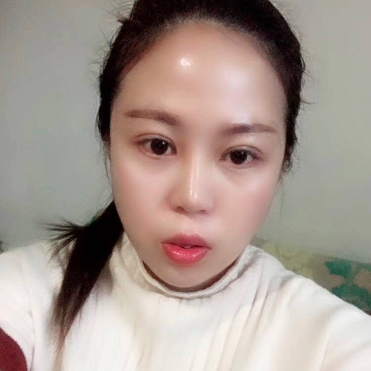 月饼挽手友好的照片