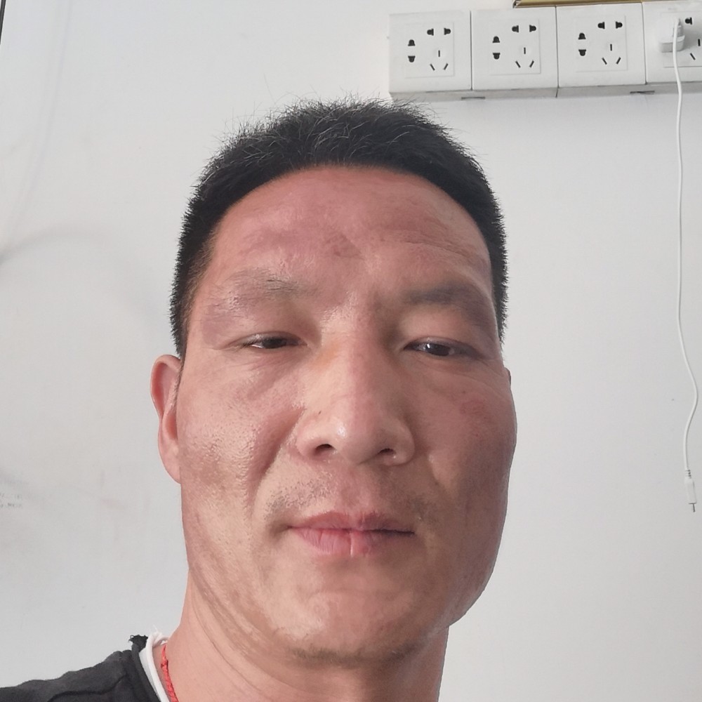 孤單闻蜜粉的照片