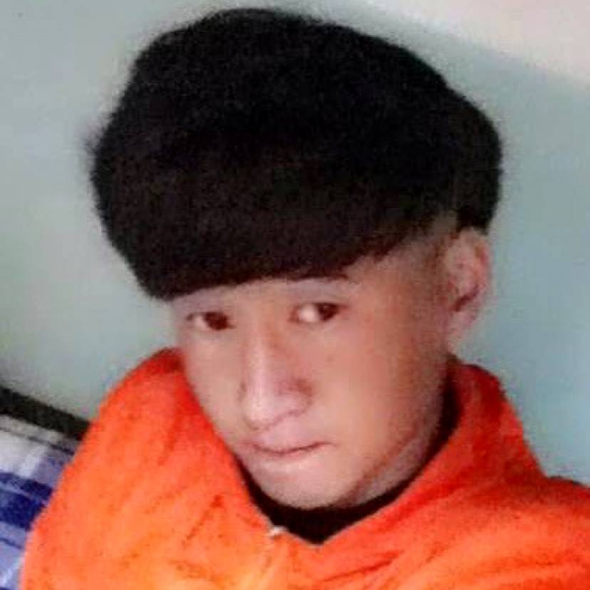 英俊迎硬币的照片