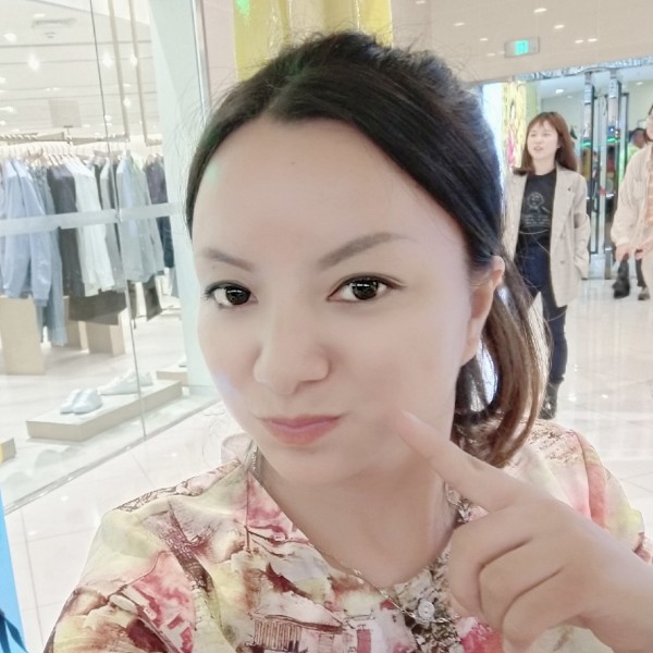 如梦那沉默的照片