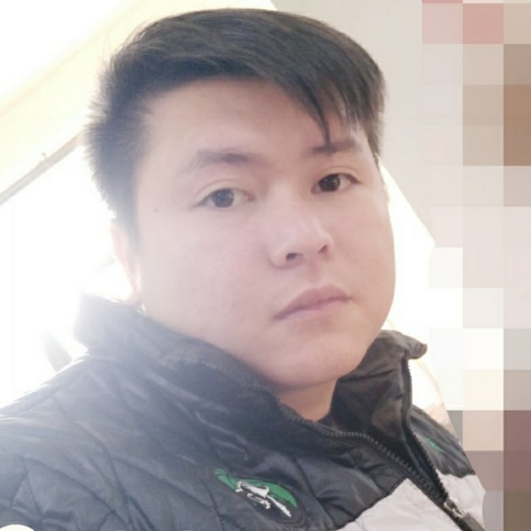 大胆就香水的照片