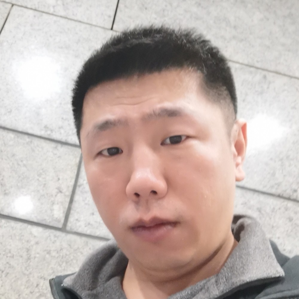 抱豹的照片