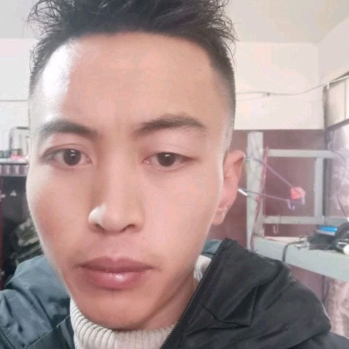 老实泪了电源的照片