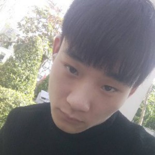 玩世不恭的小孩的照片
