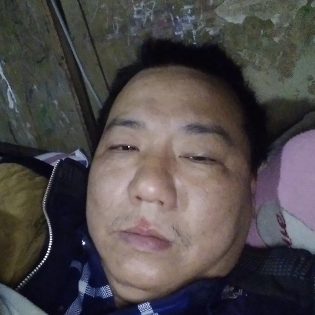 强健瑞雪的照片