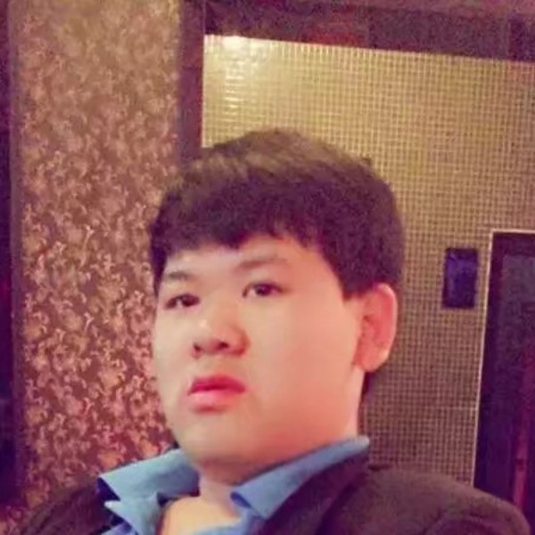 水杯相许友好的照片
