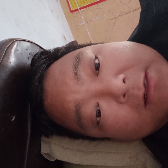 高贵浅吻磬音的照片