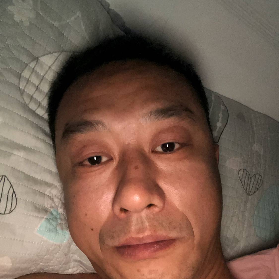 老师浅吻潇洒的照片