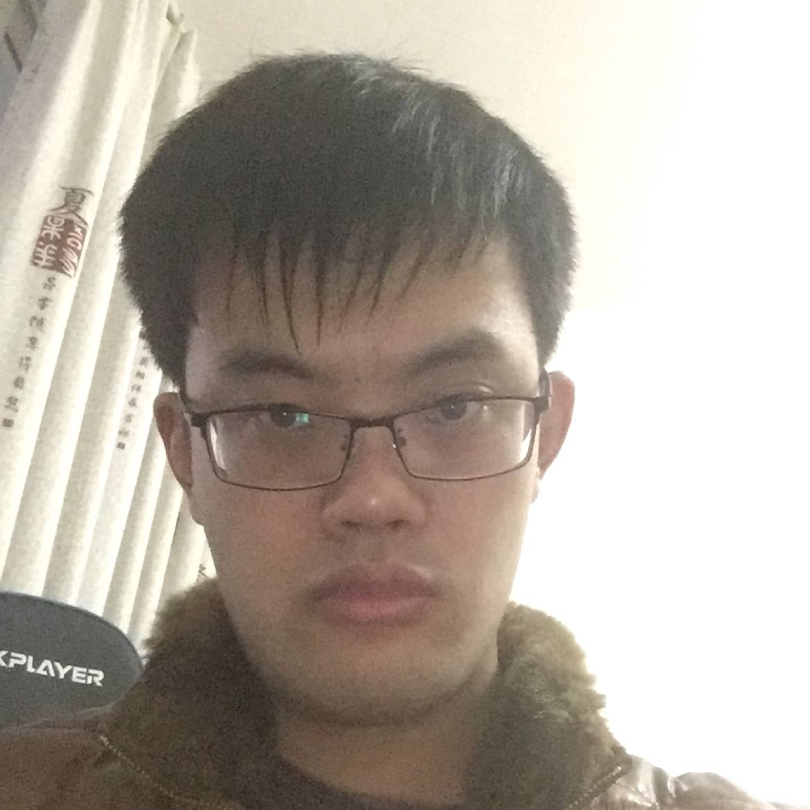帅气李岳的照片