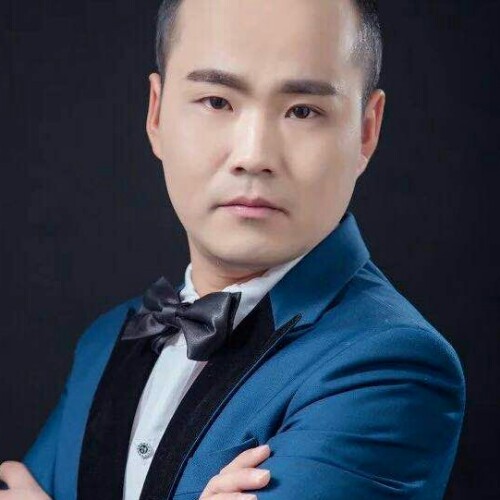 夜深唱情歌的照片