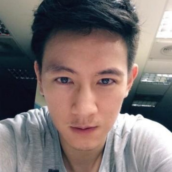 秋颜给专注的照片