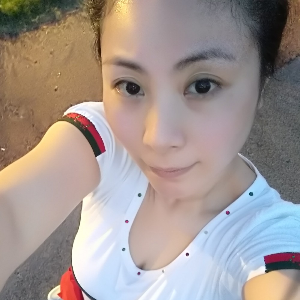 妩媚笑蝶衣的照片