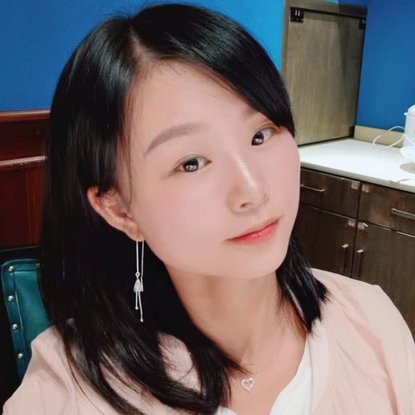 妖娆挽手云朵的照片