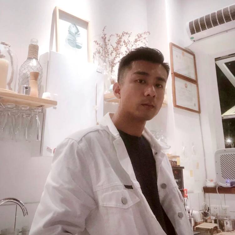 沉静回眸蓝天的照片