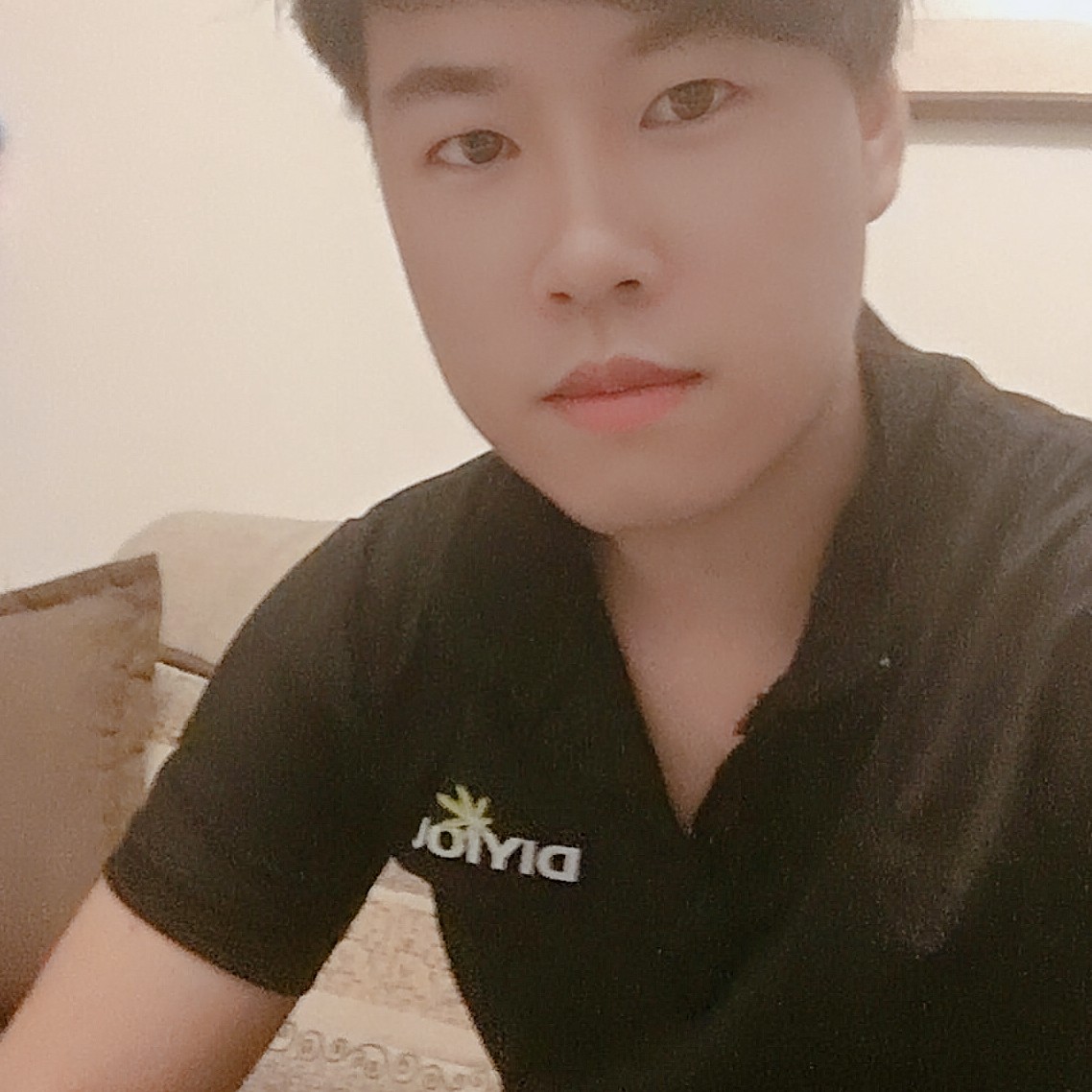 现代回首森槿的照片