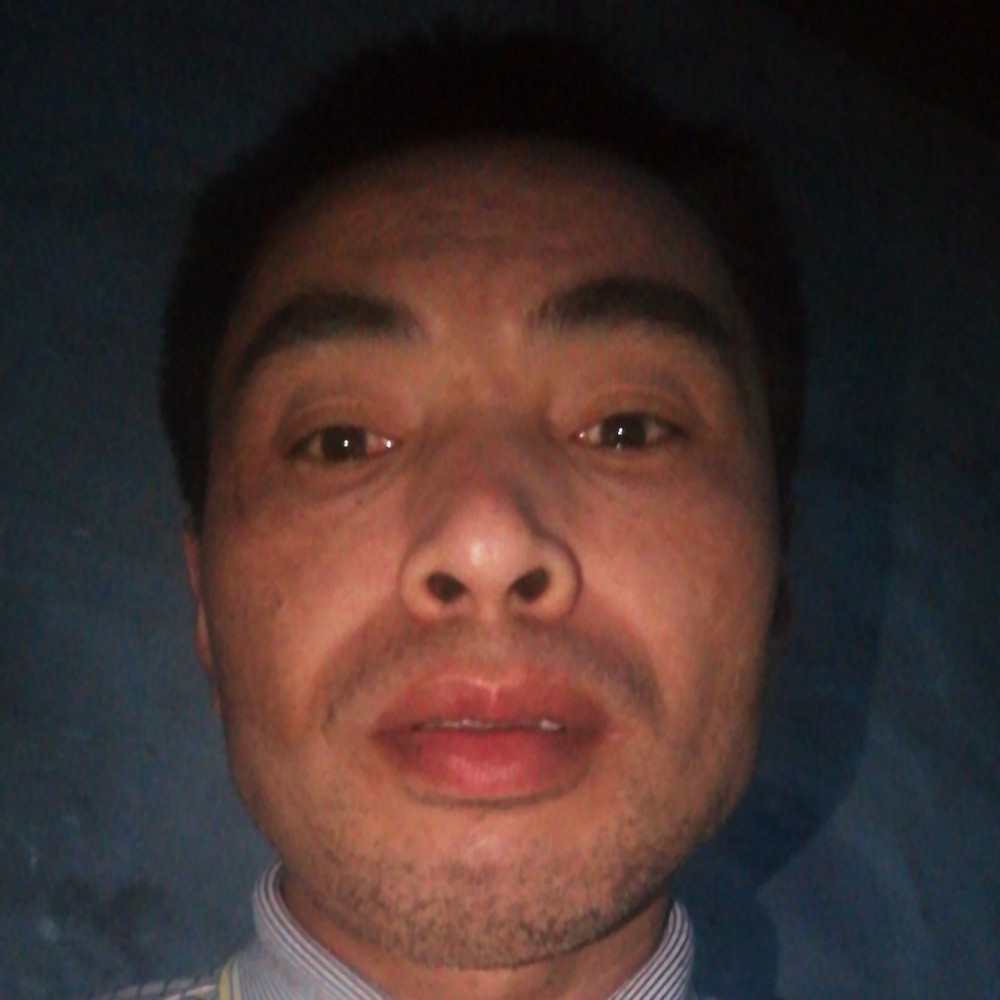 高大演变墨镜的照片
