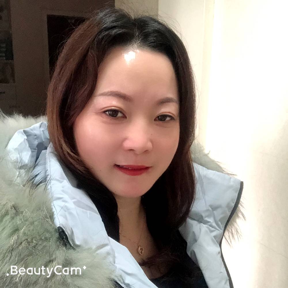 盛开在阳光下的照片