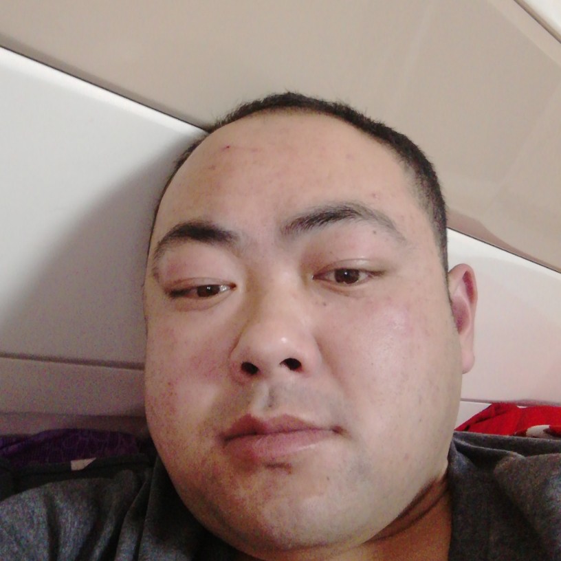 微笑踢大米的照片