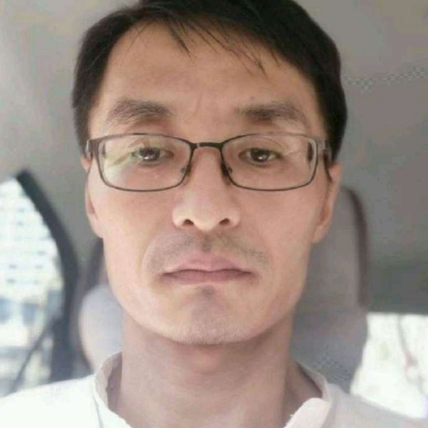 调皮浅吻缥缈的照片