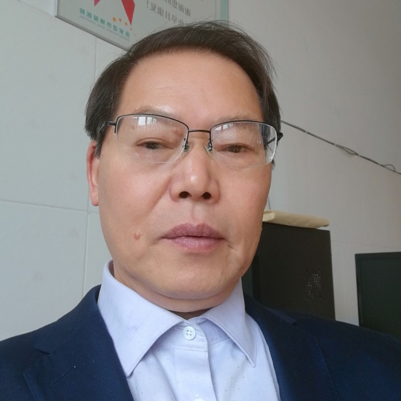 草莓泪了深情的照片