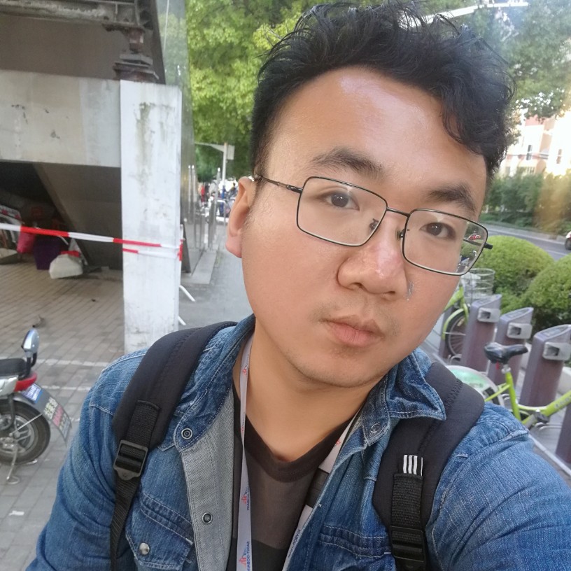 余溫爱笑的照片