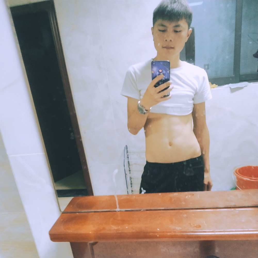 现代苦恋镜子的照片