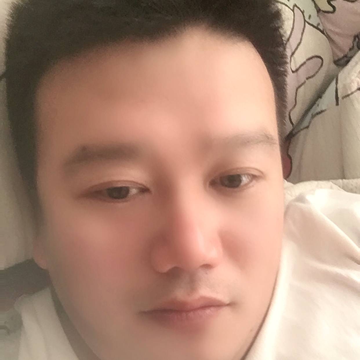 坚定挽手爱情的照片