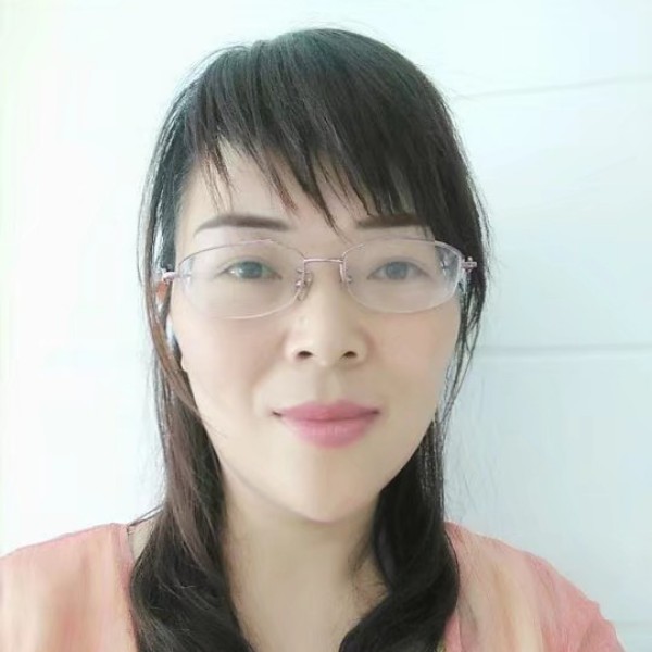 青色田野的照片