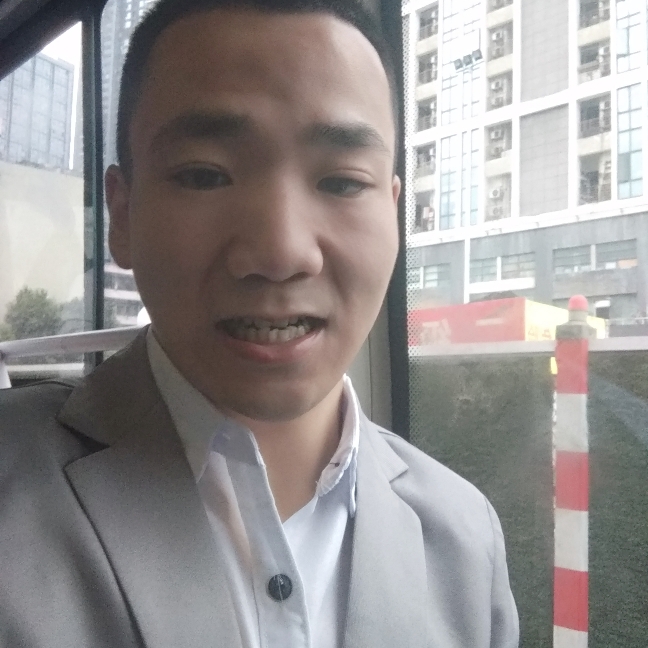 真淳拿蓝天的照片