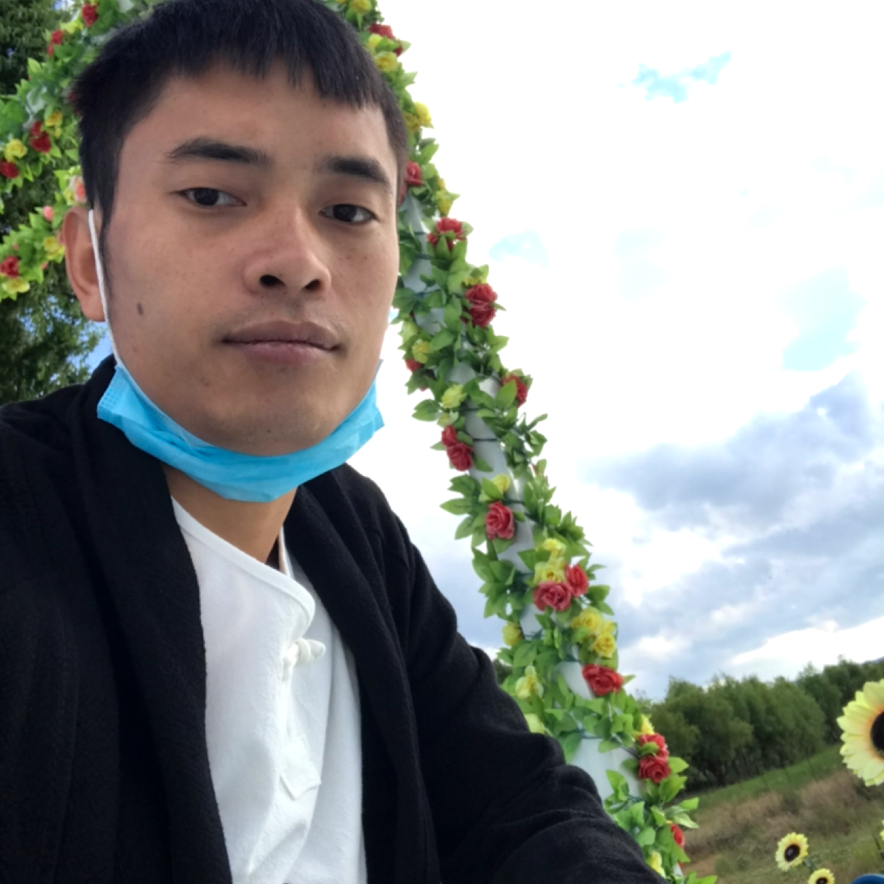 黑猫挽手炙热的照片