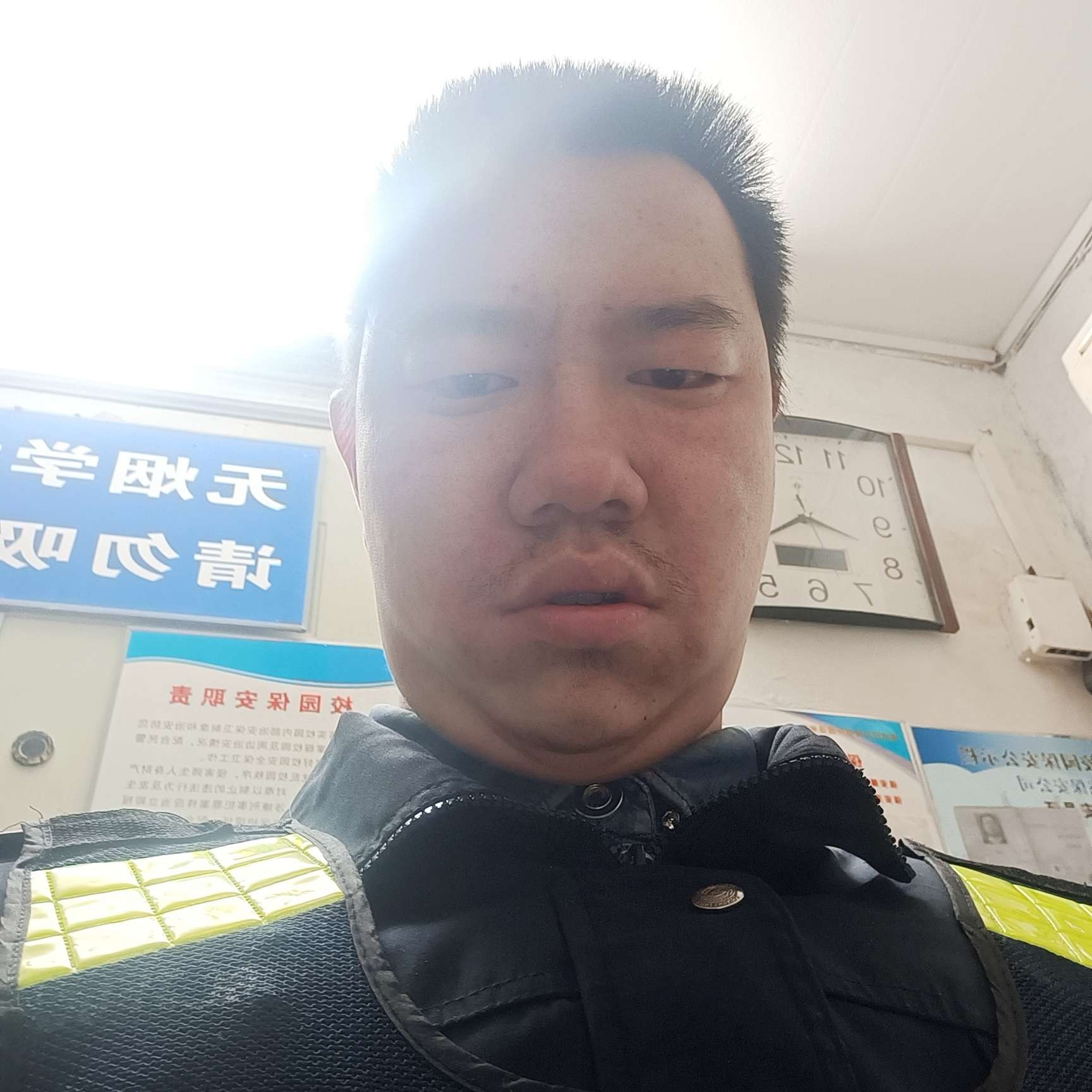 陌殇等于认真的照片