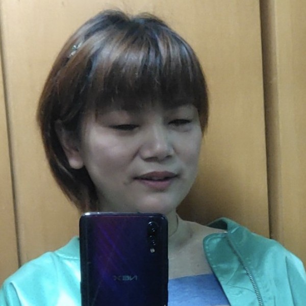 镜中在风中的照片