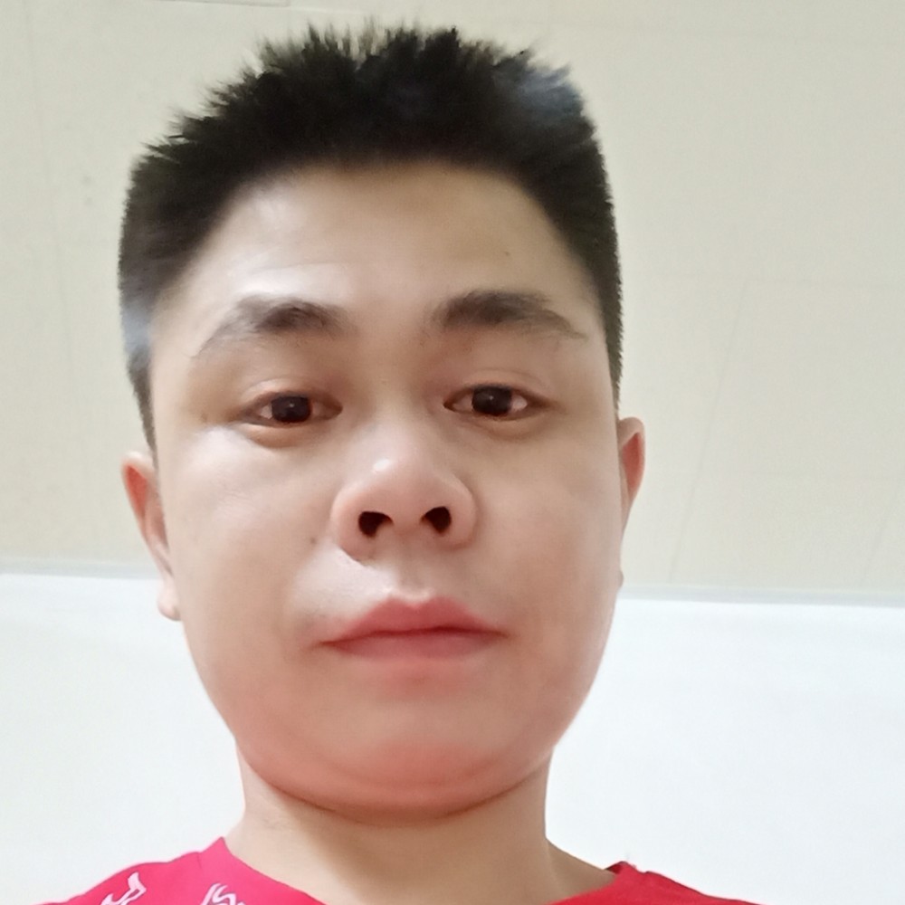微笑魁梧的照片