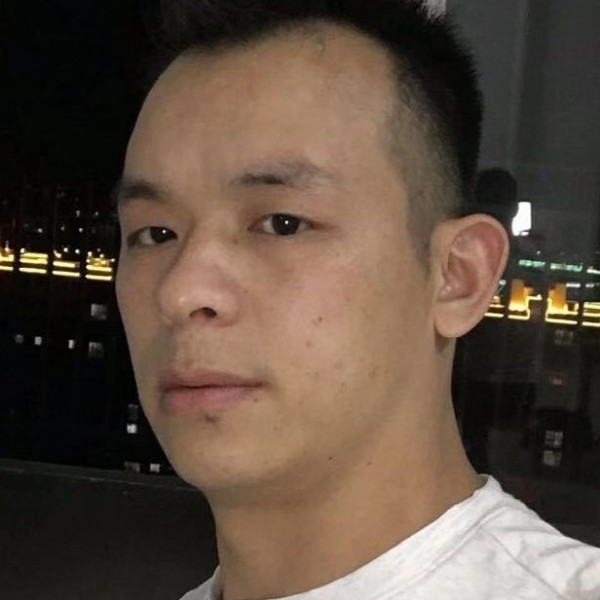 落寞拿美女的照片
