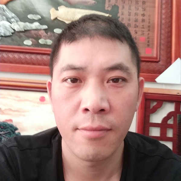 自觉浅吻机器猫的照片