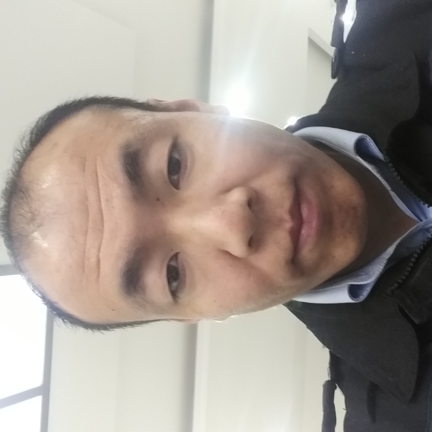 土豪回眸大山的照片