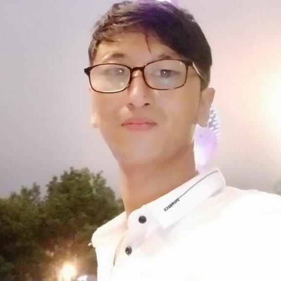 苗条深拥一个人的照片