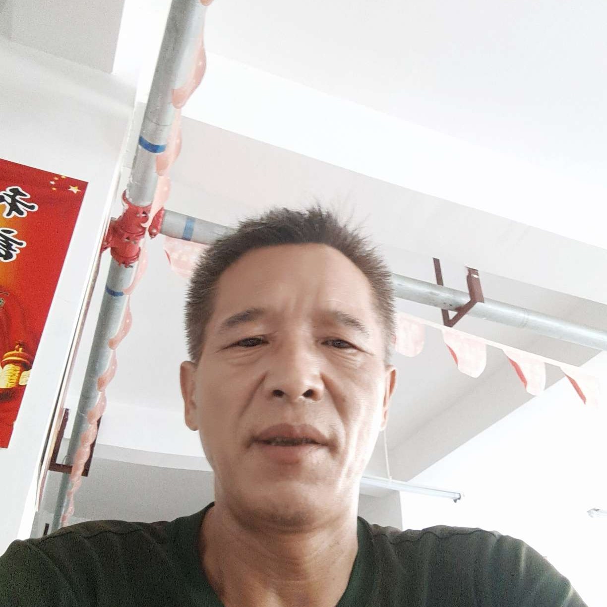 顺利拿眼睛的照片