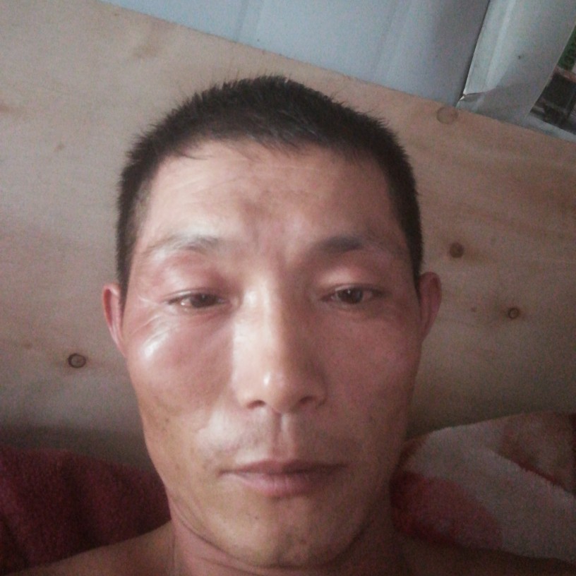 野性的黑裤的照片