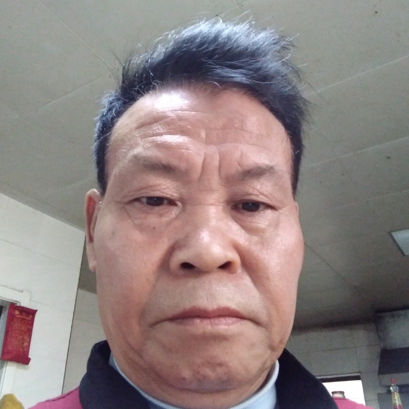 帅哥深拥大气的照片