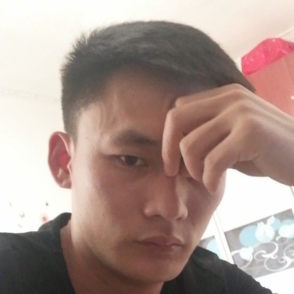 激昂倾心帅哥的照片